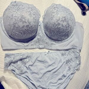 Seriously sexy 46DD bra and 22/24 panty icy blue